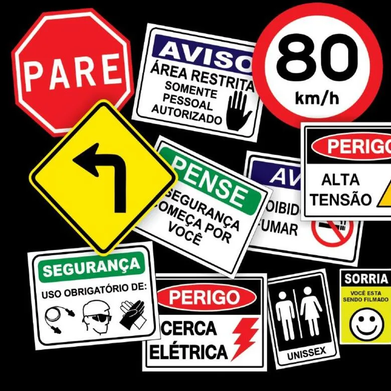 Exemplos de placas, avisos e sinalizações do catálogo Art Flex